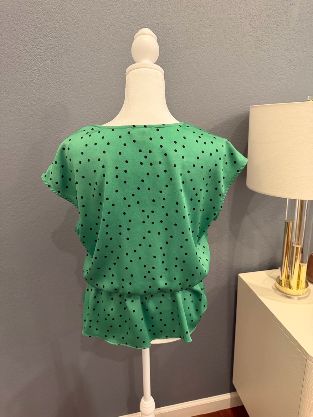 Vince Camuto Green Black Polka Dot V-Neck Belted Peplum Blouse Small - Picture 4 of 5